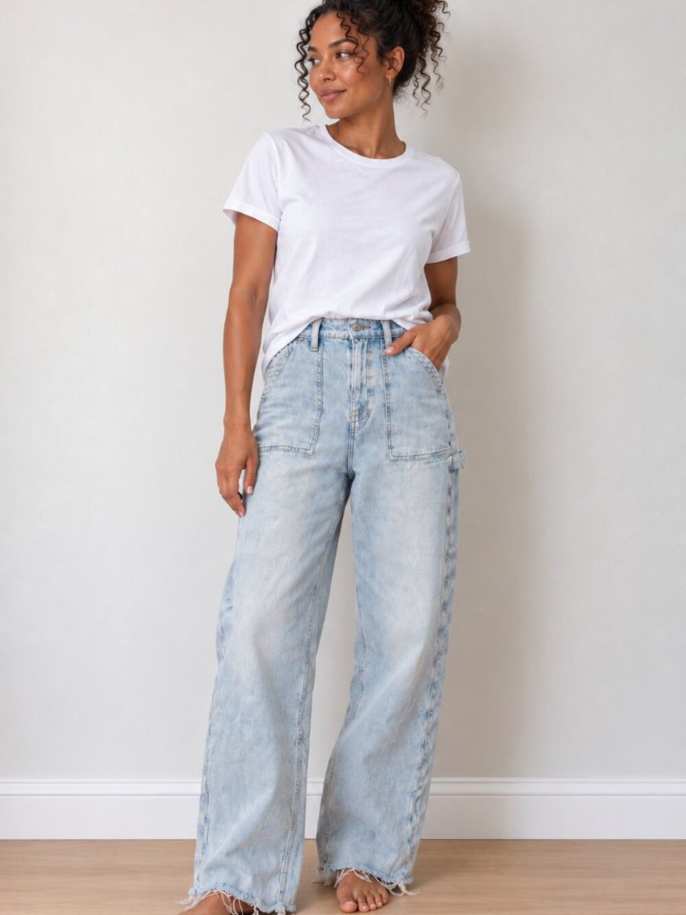 American Eagle Super High-Rise Baggy Wide Leg Jeans Light Wash Blue Size 2